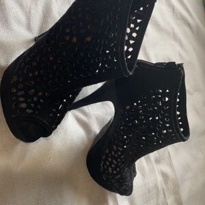 Elegant Black Cutout Heeled Boots